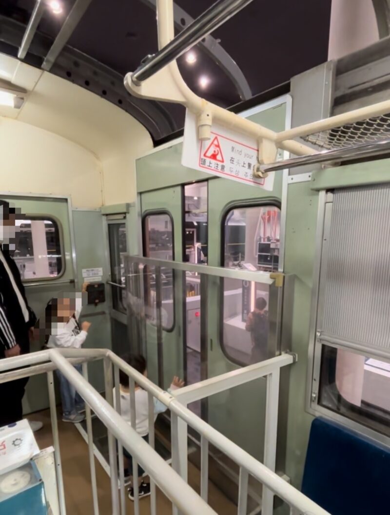 京都鉄道博物館内の電車